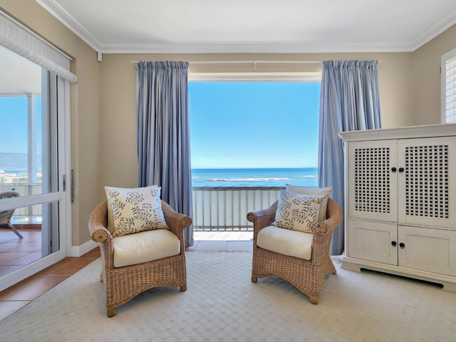 6 Bedroom Property for Sale in Bloubergstrand Western Cape